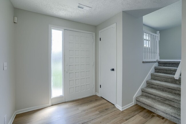 Photo - Adorable Multilevel is looking for you!