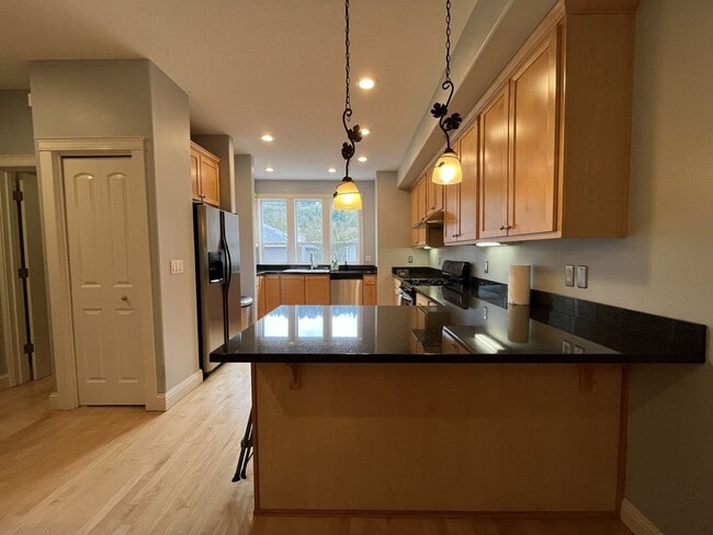 Photo - Modern Townhome Near OHSU with 3 Bedrooms Each with Private En-Suite Bath