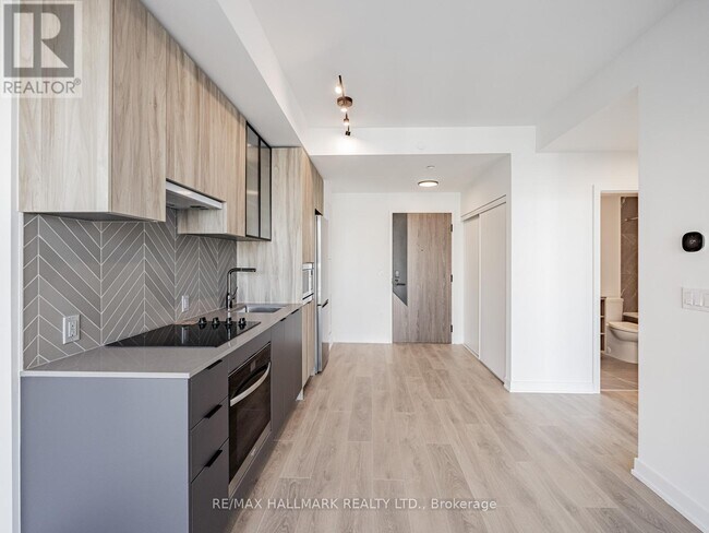 Photo - 1037 The Queensway Unité 720