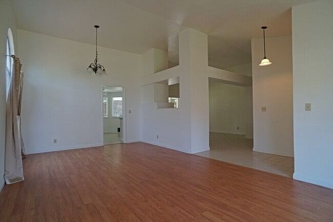 beautiful 3-bedroom, 2-bathroom single-story home in Roseville!