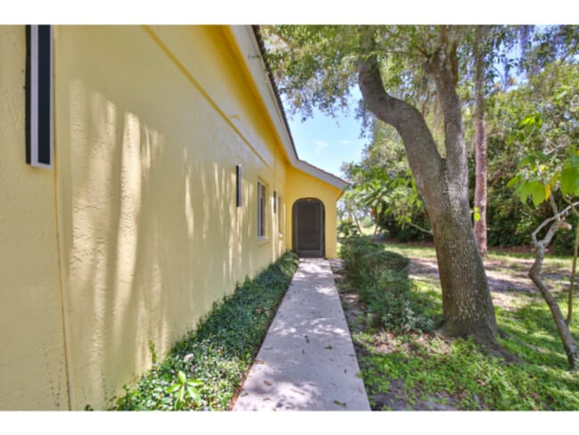 Photo - Newly listed 4 bedroom home with a pool in Longwood Run, Sarasota