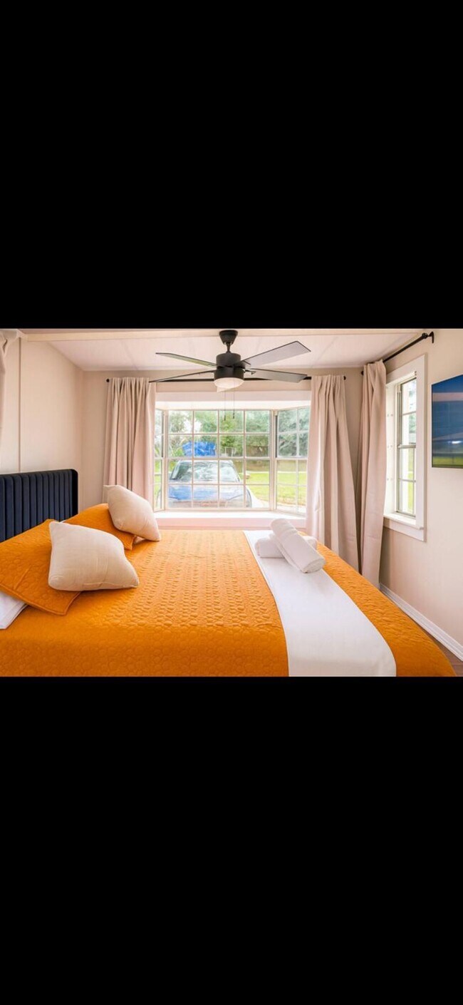 Photo - 904 15th St NE