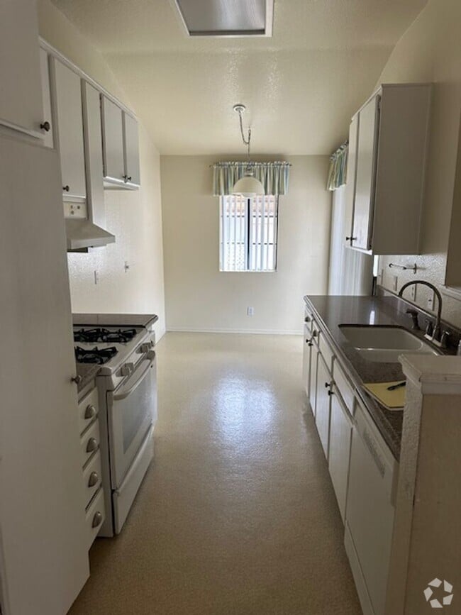 Building Photo - Evergreen Village: Upper 2 Bedroom 2 Bath ... Rental