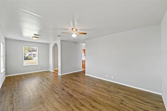 Photo - 710 13th St N