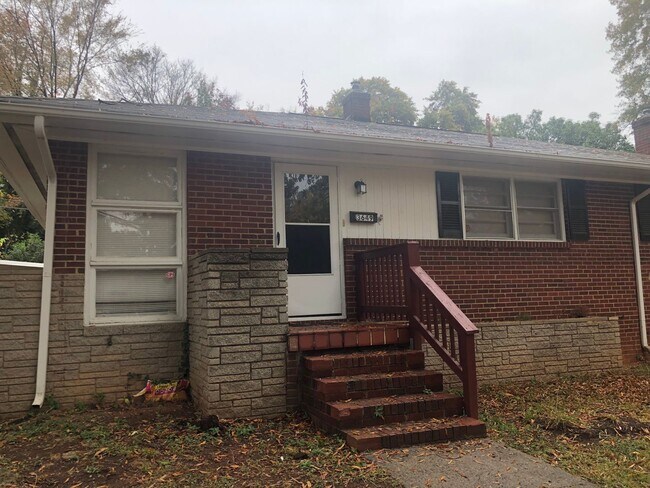 Building Photo - Dresden E - Westchester Duplex Unit 3649 Dresden Drive E