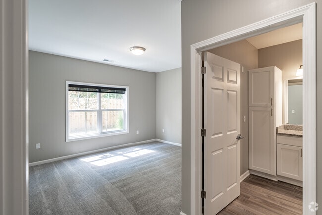 2BR, 2BA - 1021SF - Primary Bedroom
