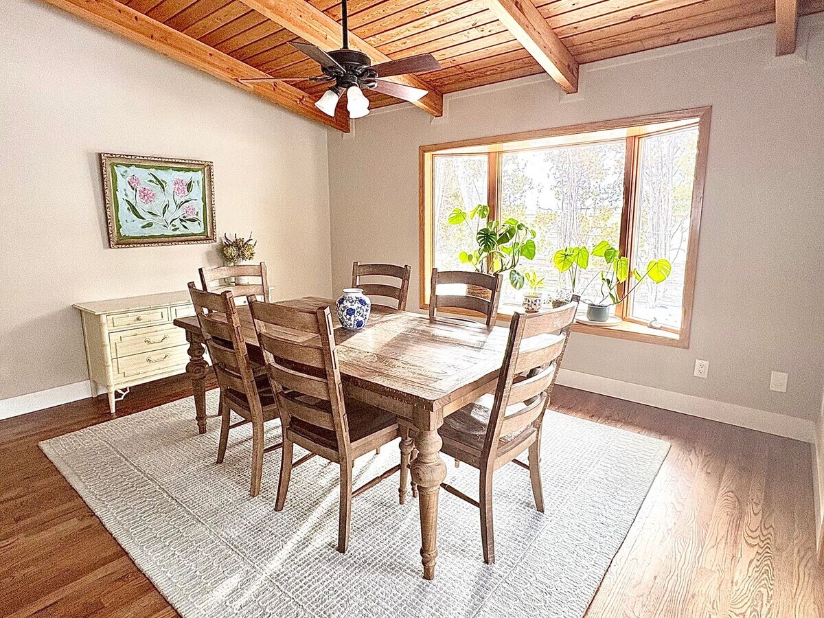 Beautiful West End 3-Bedroom | Fully Furnished | Utilities + WiFi Included | Hot Tub Retreat - Beautiful West End 3-Bedroom | Fully Furnished | Utilities + WiFi Included | Hot Tub Retreat