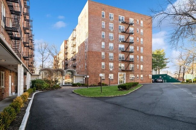 Photo - 5440 Little Neck Pkwy Condominio Unidad 6-