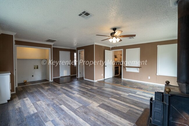 Photo - Wonderful 3BD/2BD Home minutes away from Quail Springs Mall & Chisholm Creek.