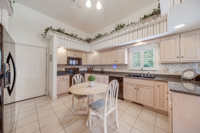 Photo - 3 Bed, 3 Bath Condo for Rent – Available August 10th