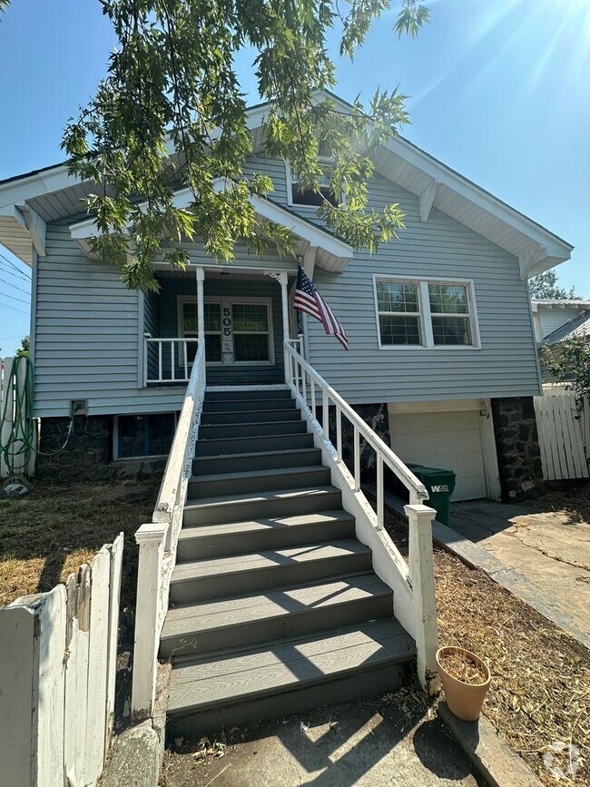 Building Photo - 3 Bedroom House with basement