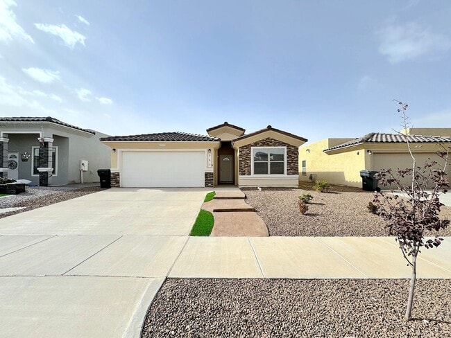 Building Photo - East El Paso 3 bed Refrig A/C Rental
