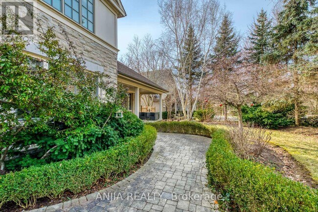 Photo - 376 Lakeshore Rd W