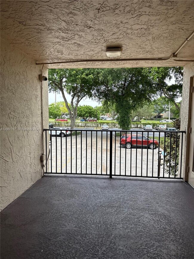 Photo - 6751 N University Dr Unidad 216