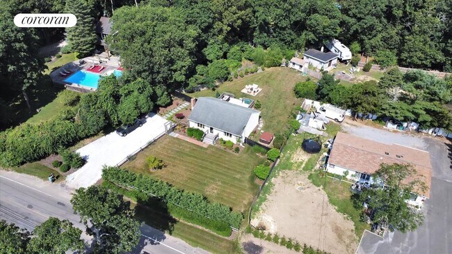 Photo - 82 Three Mile Harbor Hog Creek Rd