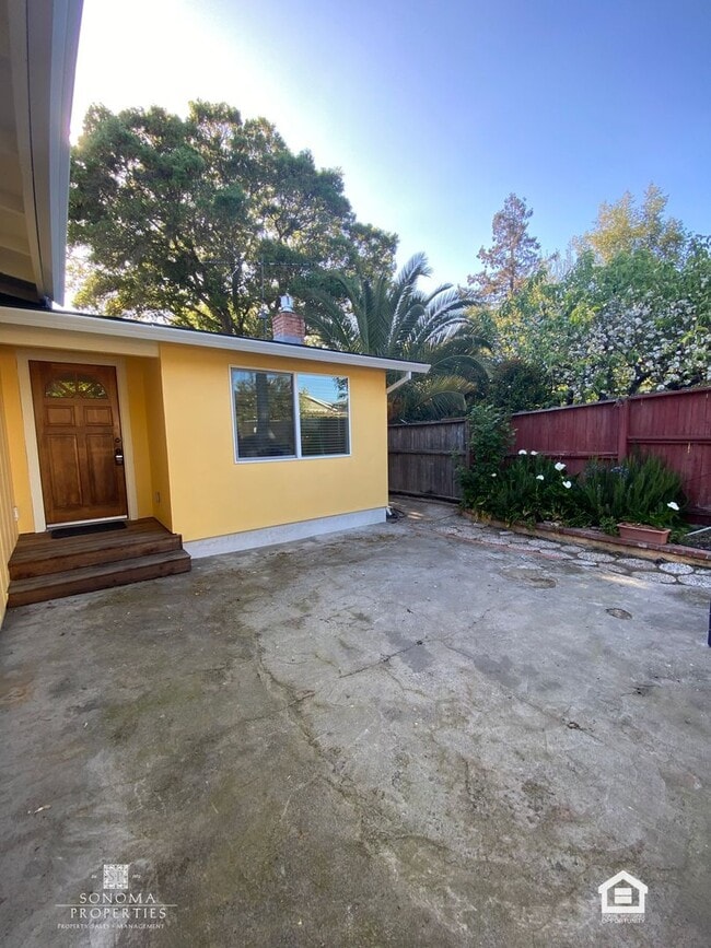 Photo - Bright & Cheery 2 Bedroom Home