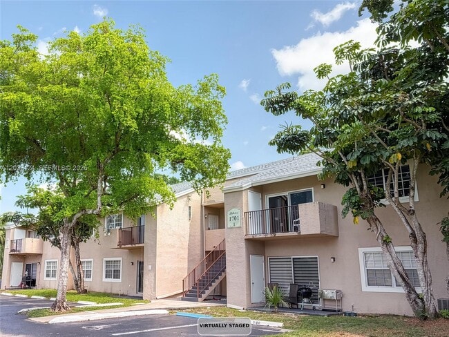 Building Photo - 1701 NW 96th Terrace Unit 1J