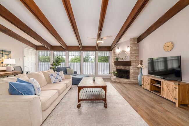 Building Photo - 222 T Bar M Dr