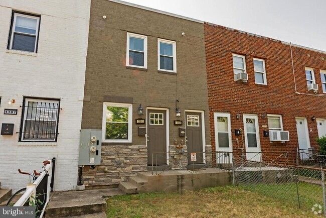 Building Photo - 1705 Montello Ave NE Rental