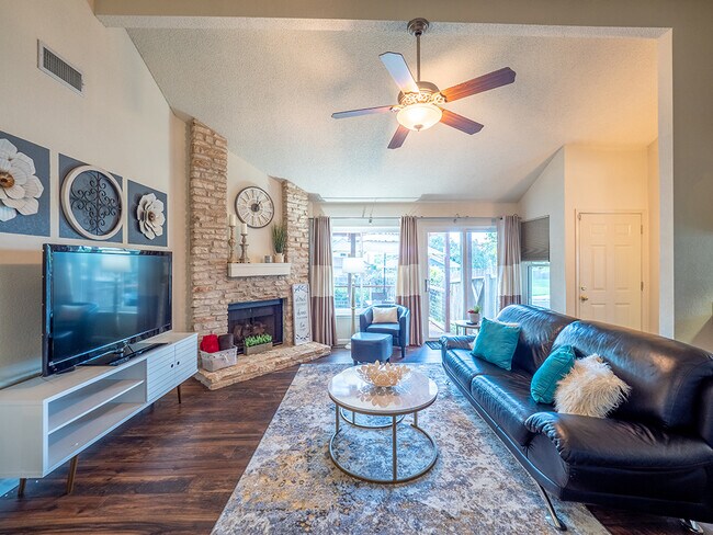 Photo - 16911 Village Oak Loop Casa