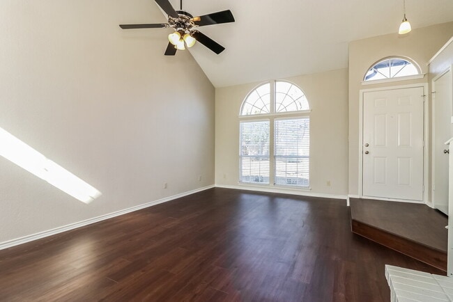 Photo - 2418 Bennington Dr