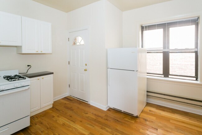 Photo - 3727 N Pine Grove Ave Unit W4