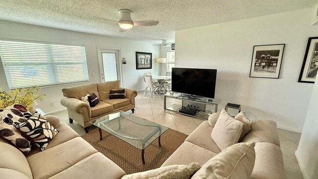 Photo - 316 Markham Crescent