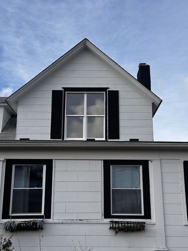 Building Photo - 2500 S Saginaw St Unit Apt. #3