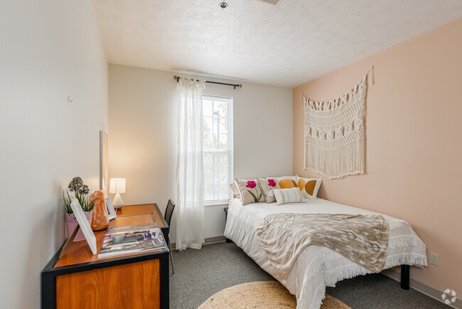 4BR,4BA-1,800SF