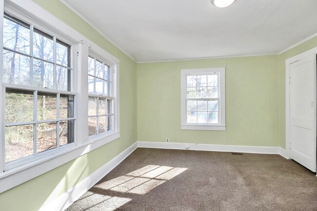 Building Photo - 1208 Saratoga Dr