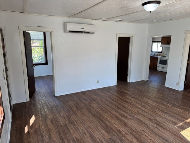 Photo - 1606 Ash Ave
