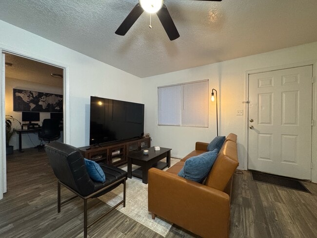 Photo - 652 Vancouver Rd SE Unit C