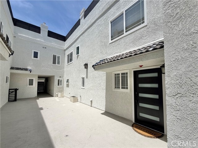 Building Photo - 425 S Catalina Ave