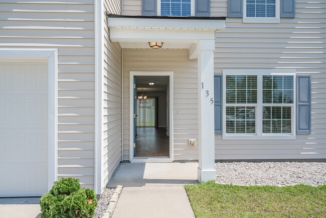 Photo - 135 Davila St