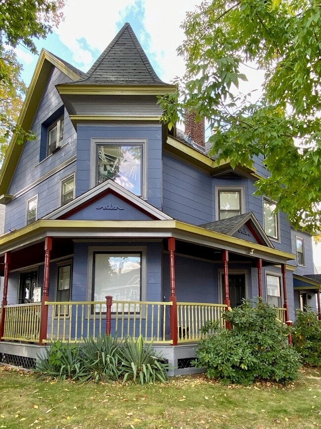 Exterior de una casa victoriana de tres familias - 16 Eames St Unidad 2