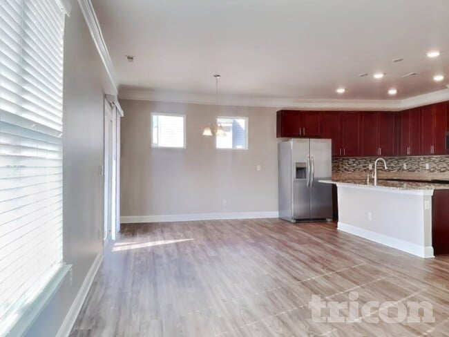 Photo - 225 Highview Dr