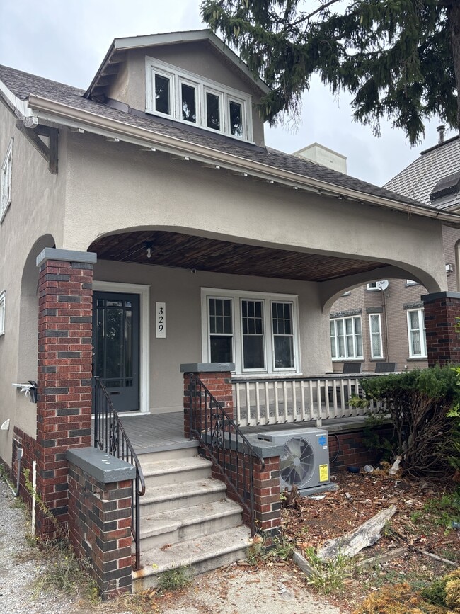 Building Photo - 329 Christina St N Unit Upper