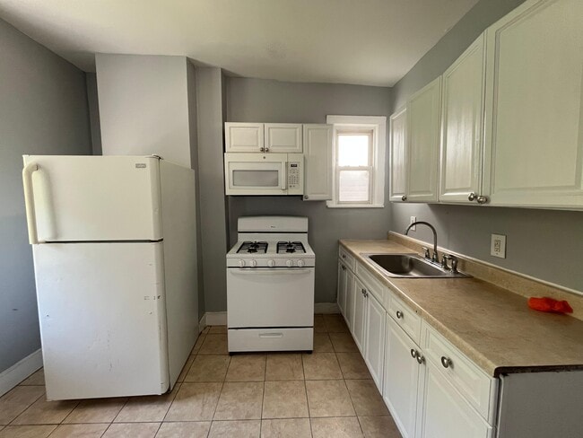 Building Photo - 127 Myrtle Ave Unit 1