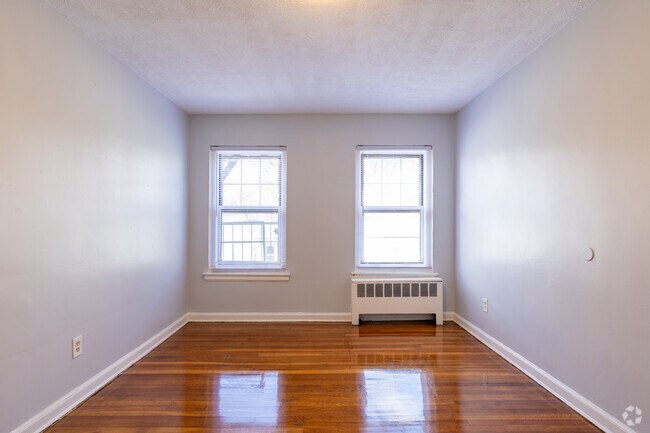2BR, 1BA - 800SF - Primary Bedroom