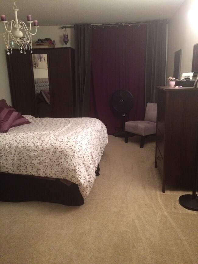 Clean and spacious bedroom. - 132 Demont Ave. East Unit 239