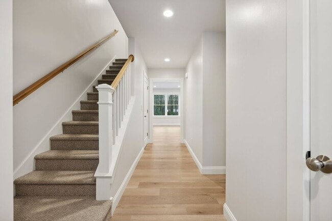 Building Photo - 30 Foliage Way Rental