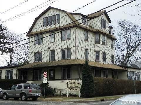 Primary Photo - 22 Lawrence Ave