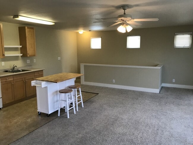 Building Photo - Studio unit in Doe Mill Rental