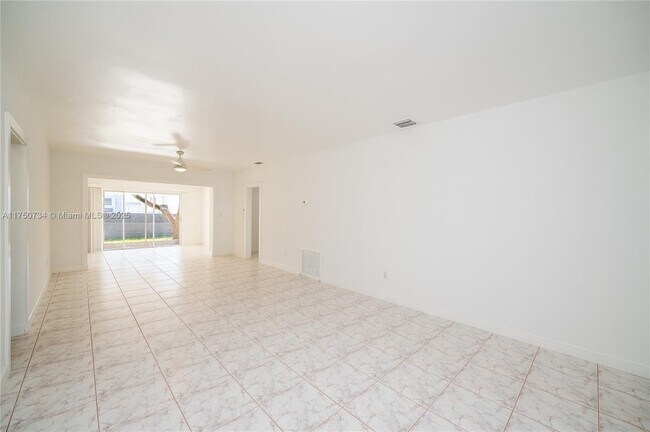 Photo - 2340 SW 16th St