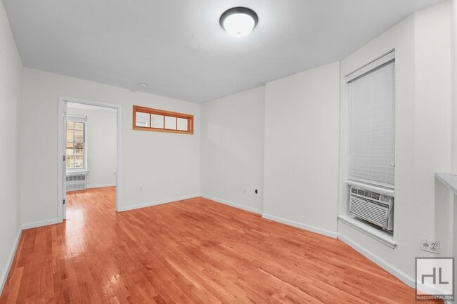 Photo - WEST 43 STREET Unidad 2C