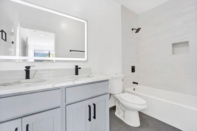 Photo - 4350 W Lawrence Ave