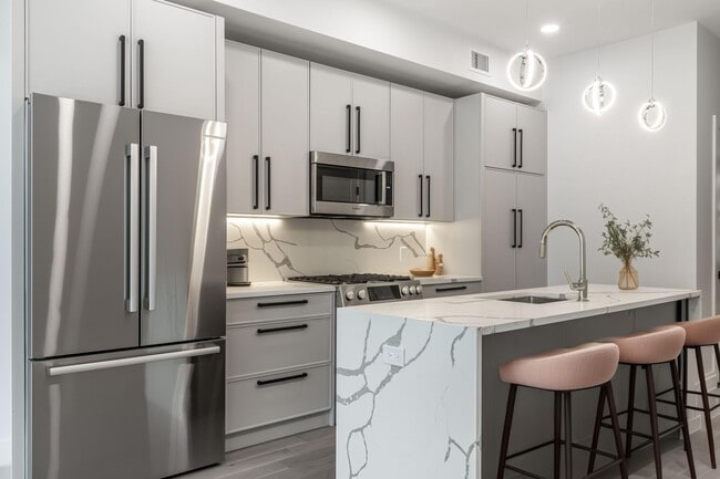 Building Photo - 169 Newbury St