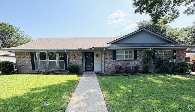 Building Photo - 4-Bedroom Home with Modern Upgrades in a Q...
