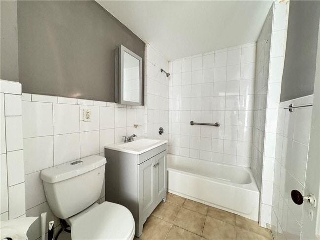 Photo - 910 Atwells Ave