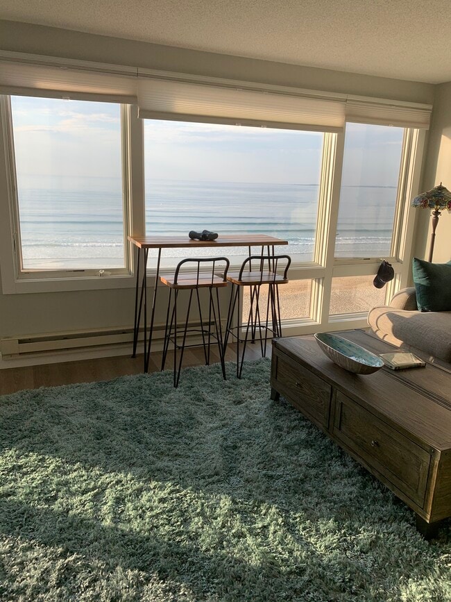 Living room Ocean View - 31 E Grand Ave Unit 65